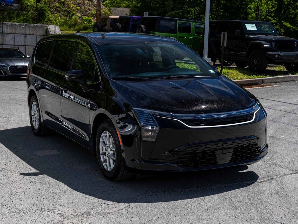 New 2027 Chrysler Pacifica SELECT Passenger Van