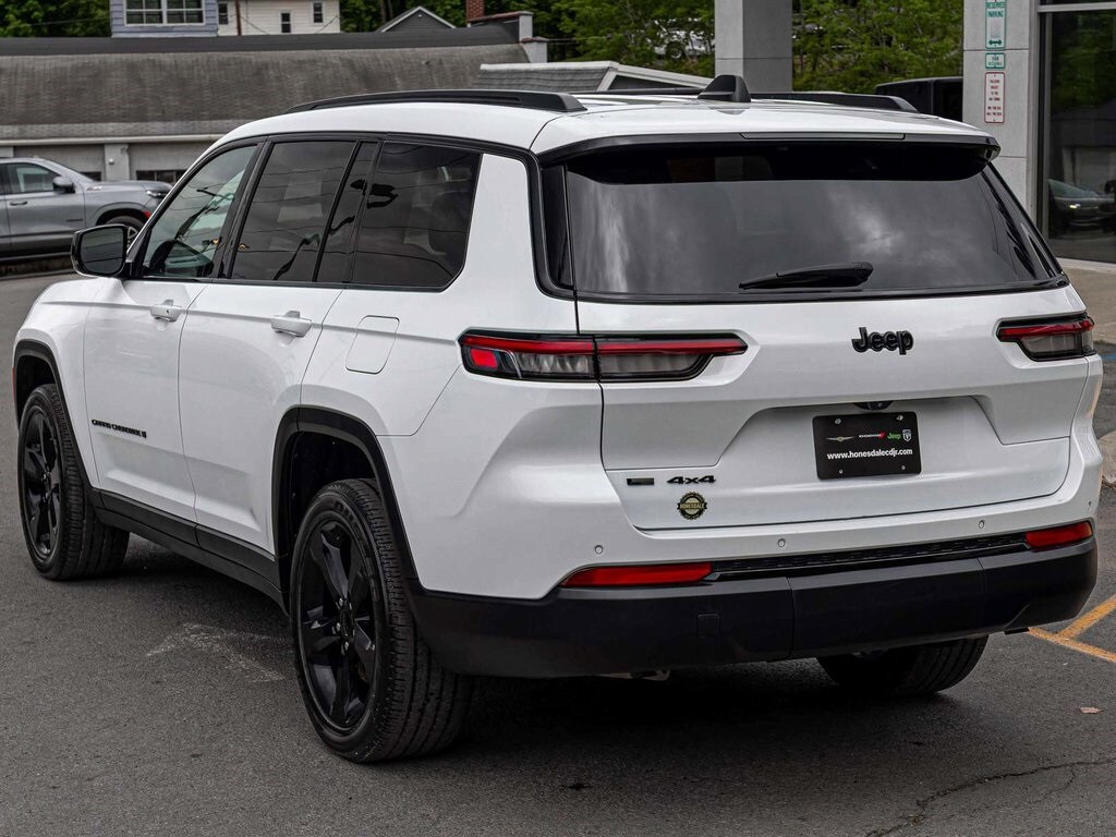2022 Jeep Grand Cherokee Altitude photo 3