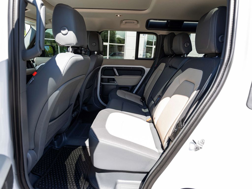 2023 Land Rover Defender X-Dynamic SE - Photo 26