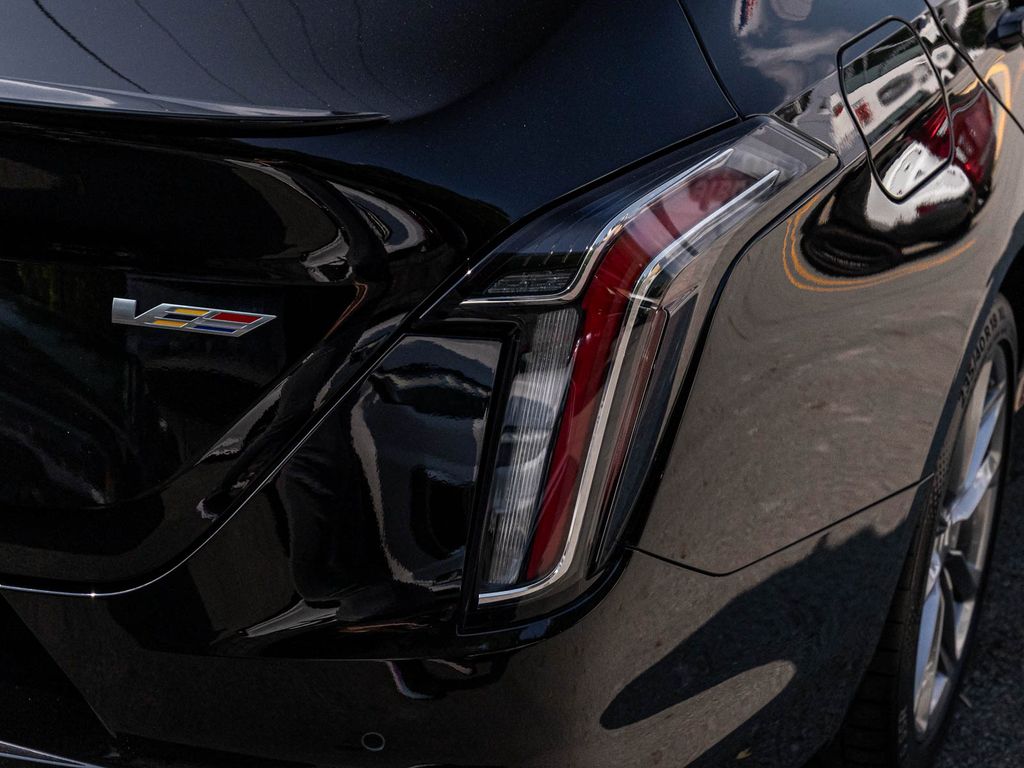 2025 Cadillac CT4-V V-Series - Photo 39