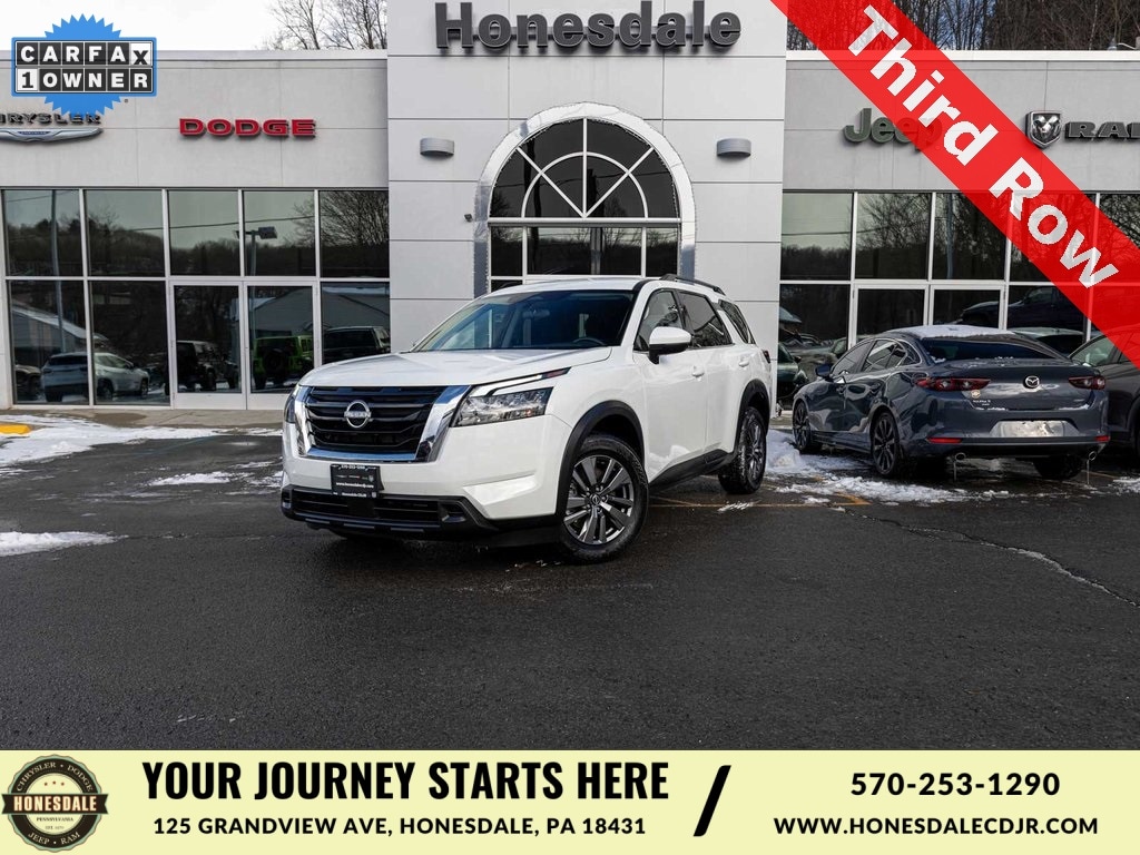 2025 Nissan Pathfinder SV's photo