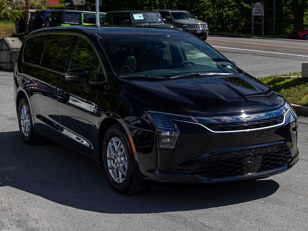New 2027 Chrysler Pacifica SELECT Passenger Van