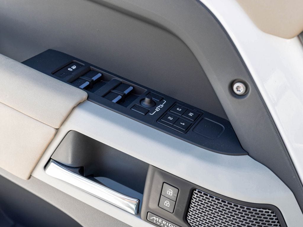 2023 Land Rover Defender X-Dynamic SE - Photo 12