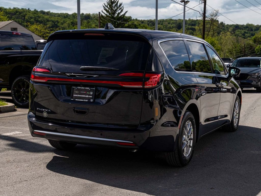 New 2027 Chrysler Pacifica SELECT Passenger Van