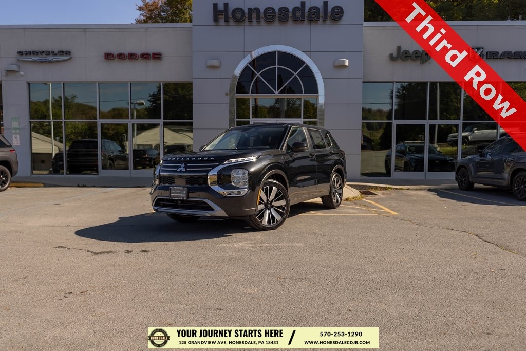 Used 2025 Mitsubishi Outlander SE SUV