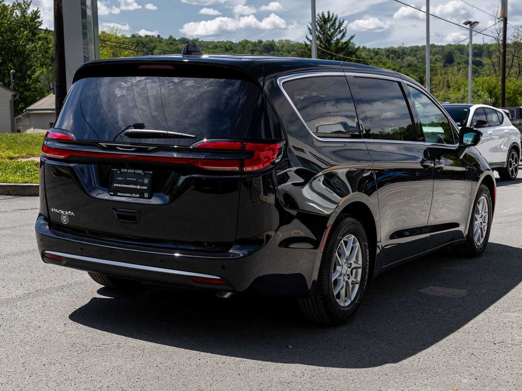New 2027 Chrysler Pacifica SELECT Passenger Van