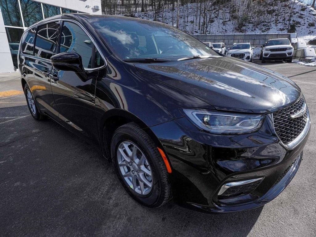 New 2026 Chrysler Pacifica SELECT Passenger Van