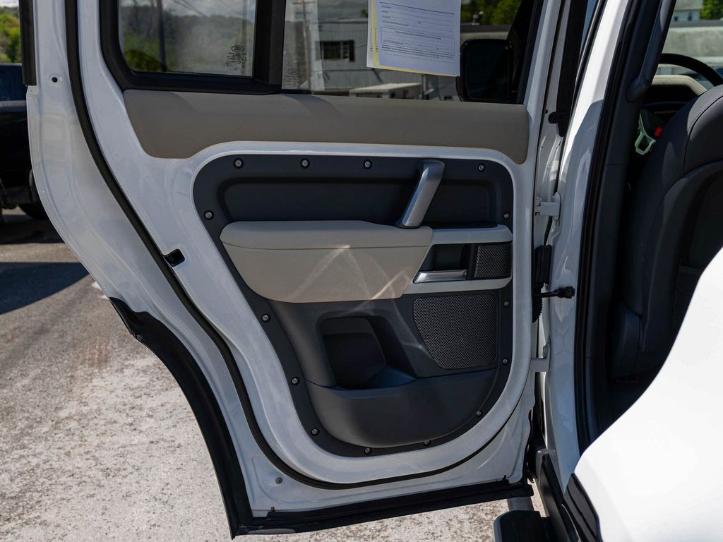 2023 Land Rover Defender X-Dynamic SE - Photo 14