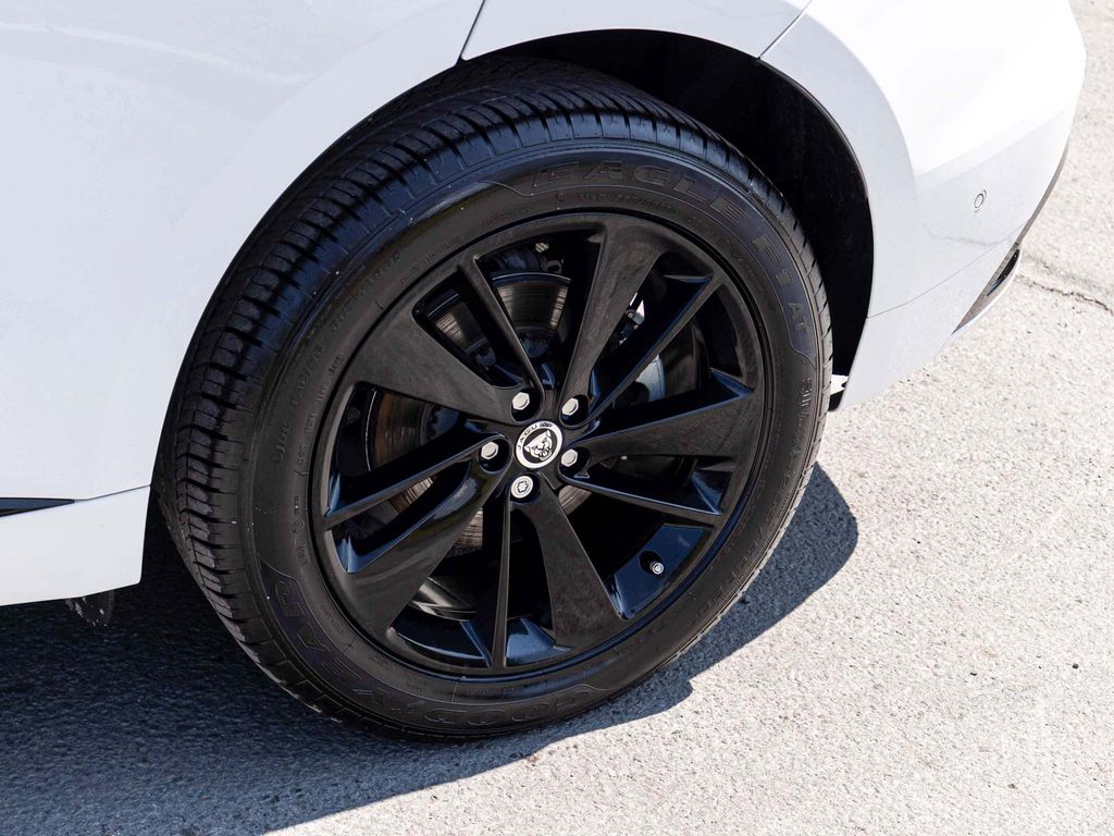 2026 Jaguar F-Pace R-Dynamic S - Photo 8
