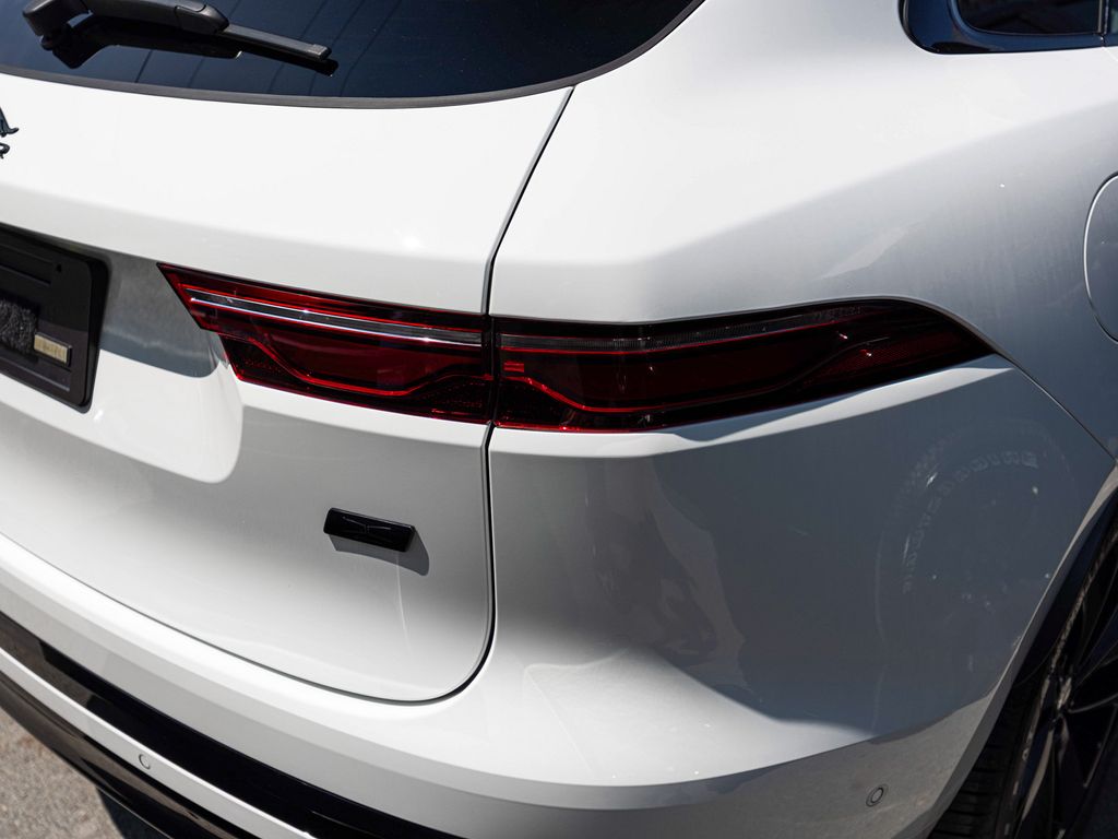 2026 Jaguar F-Pace R-Dynamic S - Photo 30