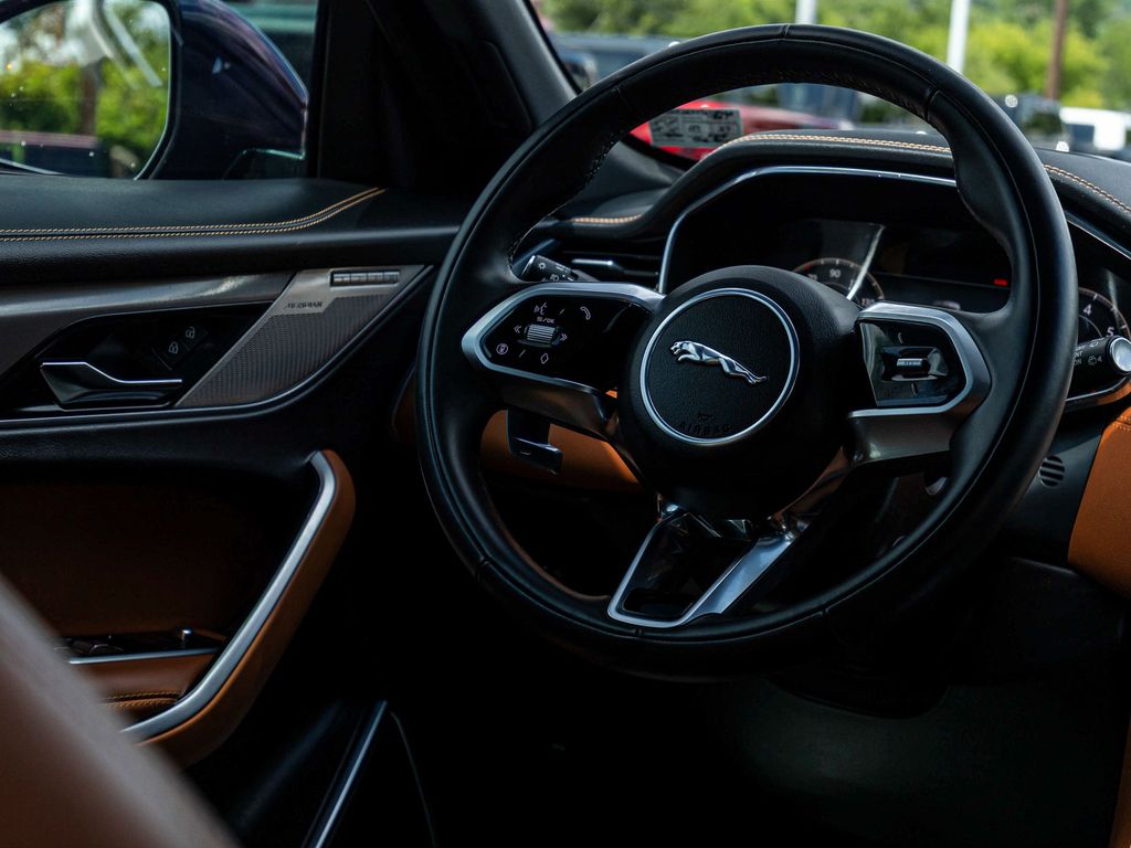 2026 Jaguar F-Pace R-Dynamic S - Photo 23
