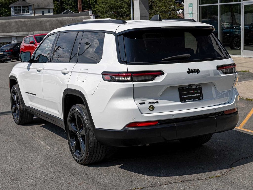 2022 Jeep Grand Cherokee Altitude photo 3