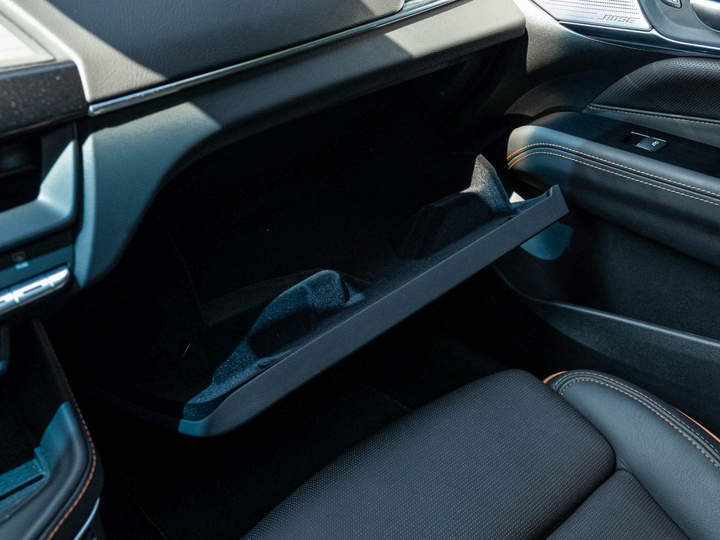 2025 Cadillac CT4-V V-Series - Photo 18