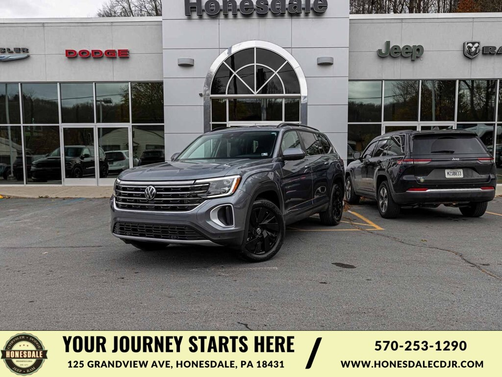 Used 2025 Volkswagen Atlas 2.0T SE w/Technology SUV