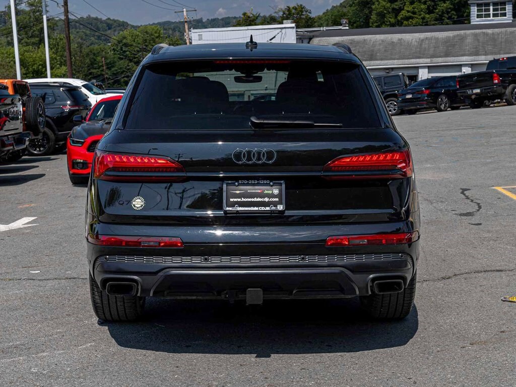 2025 Audi Q7 55 Premium Plus photo 2
