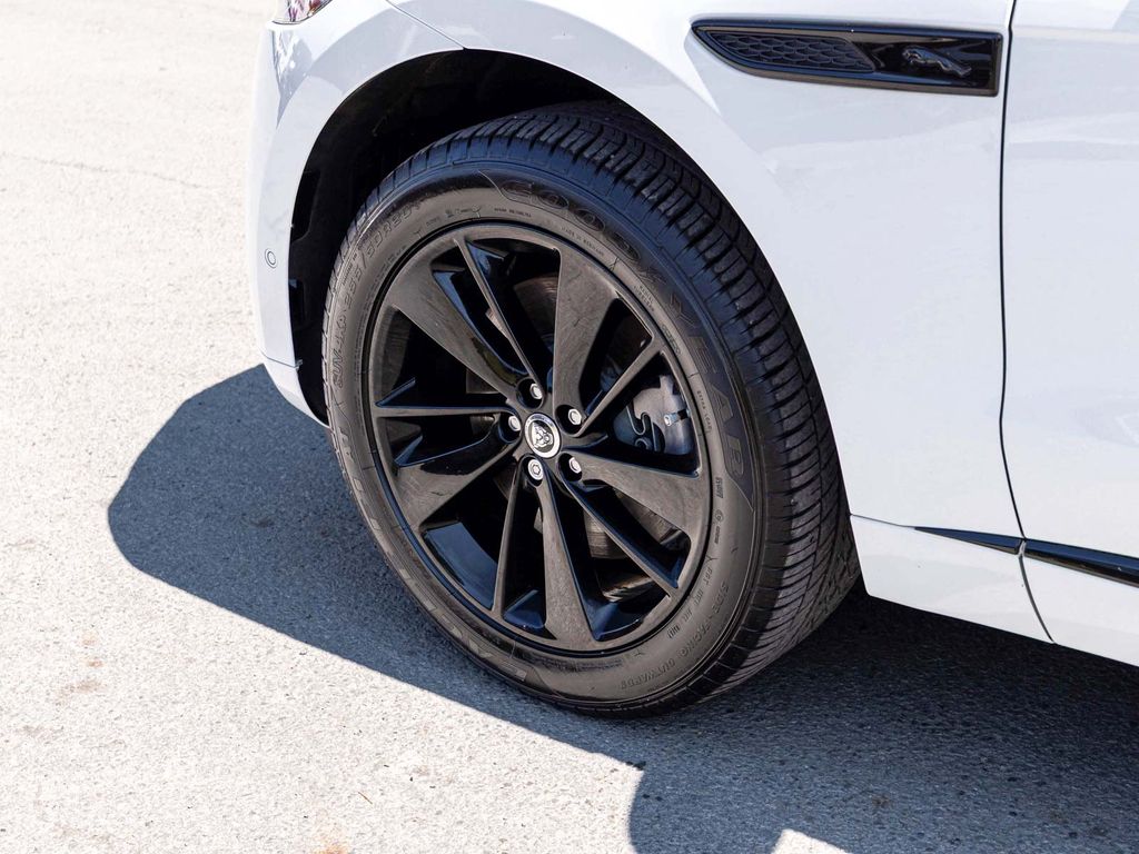 2026 Jaguar F-Pace R-Dynamic S - Photo 7