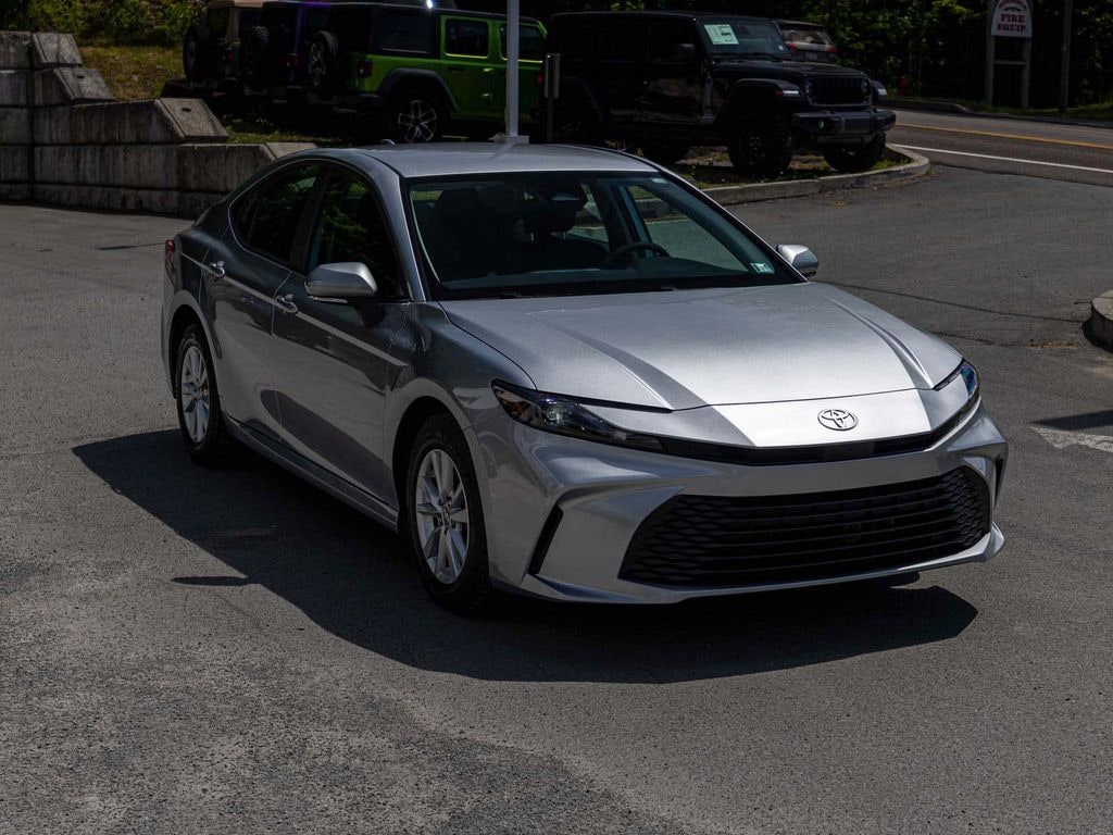 Used 2025 Toyota Camry SE Sedan