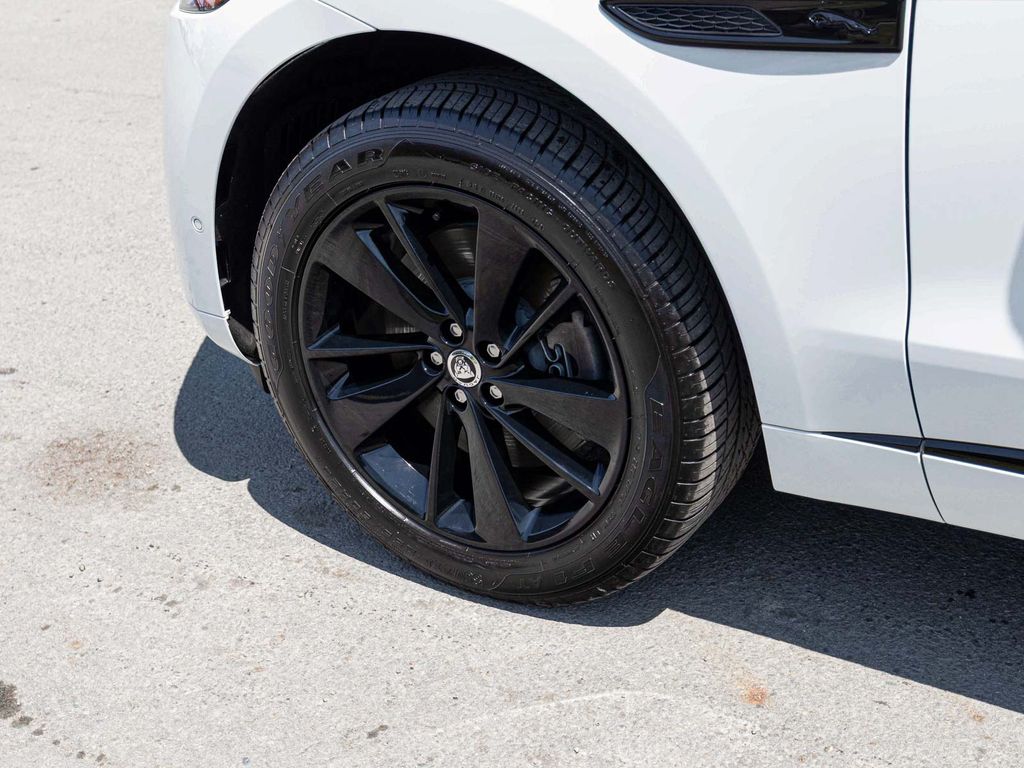 2026 Jaguar F-Pace R-Dynamic S - Photo 7