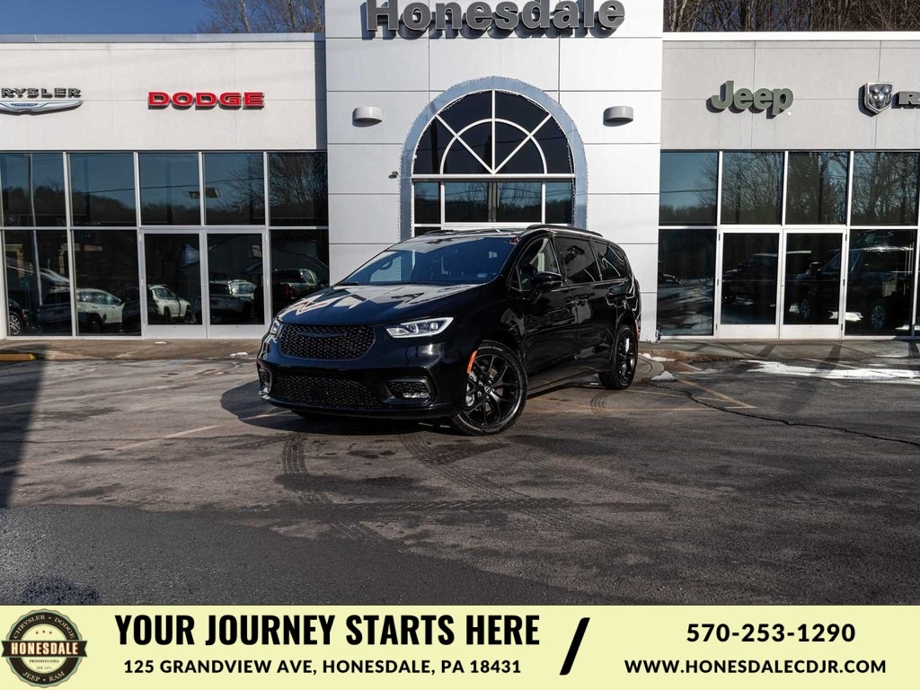 2026 Chrysler Pacifica Limited's photo