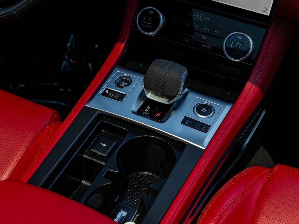 2026 Jaguar F-Pace R-Dynamic S - Photo 23