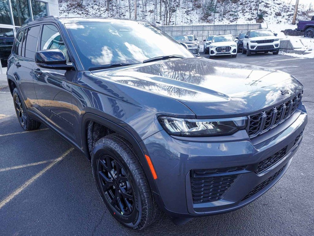 New 2026 Jeep Grand Cherokee LAREDO ALTITUDE 4X4 Sport Utility