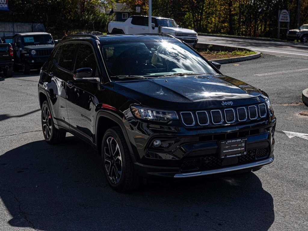 2022 Jeep Compass Limited photo 2