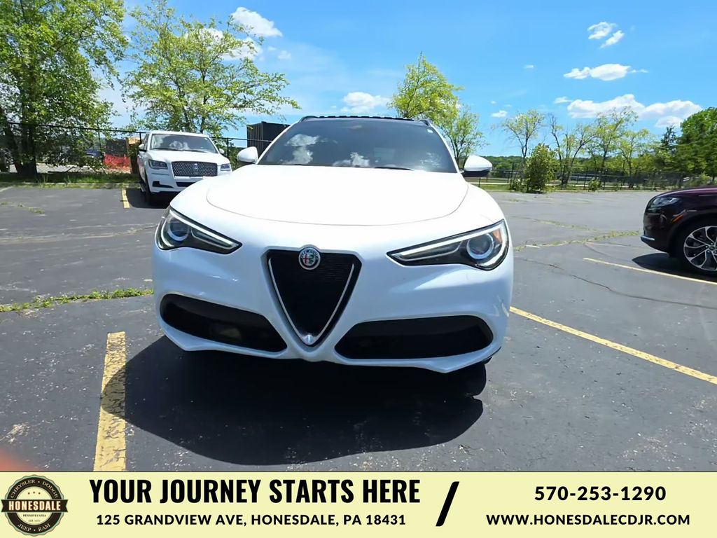 2022 Alfa Romeo Stelvio Ti AWD's photo
