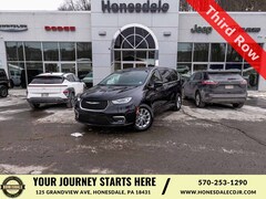 2026 Chrysler Pacifica SELECT AWD Passenger Van