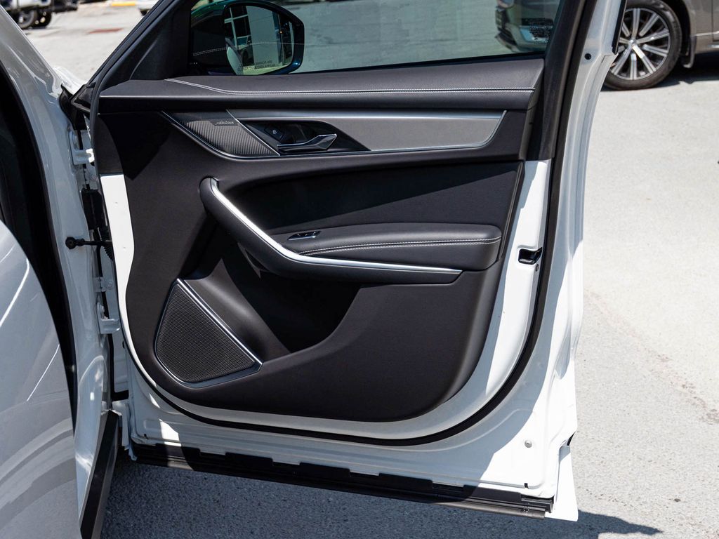2026 Jaguar F-Pace R-Dynamic S - Photo 9