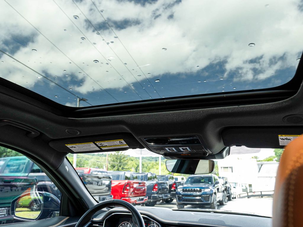 2026 Jaguar F-Pace R-Dynamic S - Photo 32