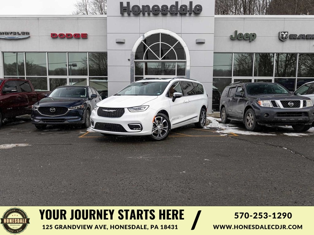 2026 Chrysler Pacifica Pinnacle's photo