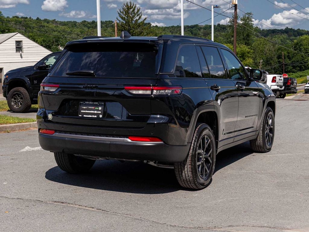 New 2026 Jeep Grand Cherokee LAREDO ALTITUDE 4X4 Sport Utility