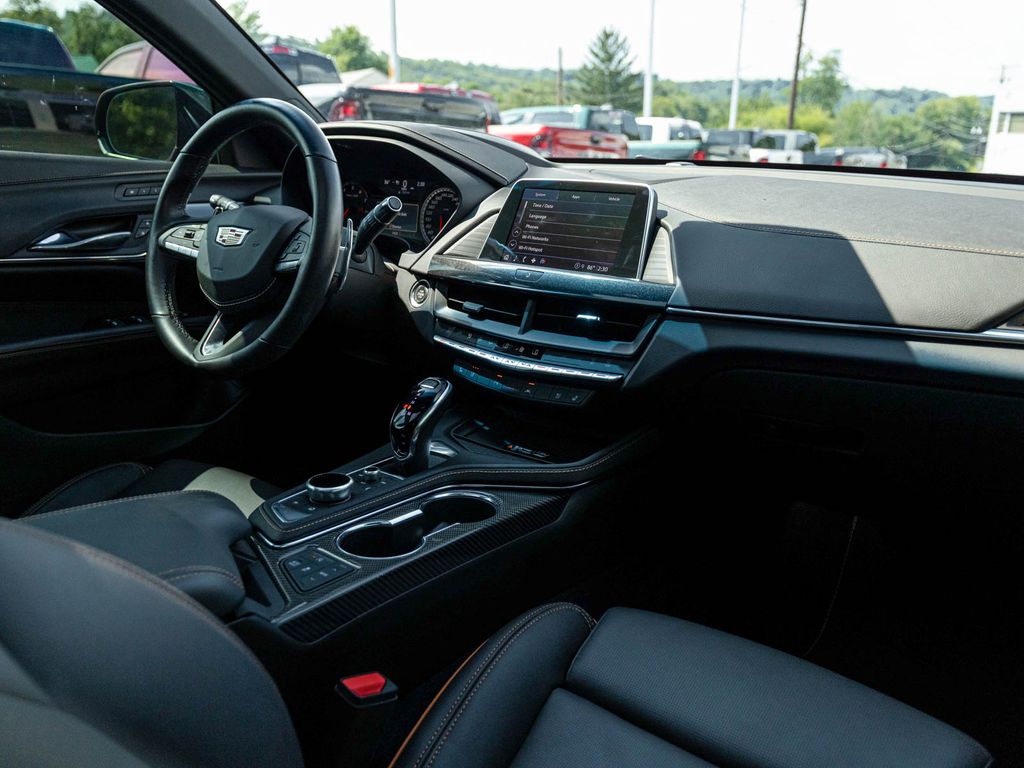 2025 Cadillac CT4-V V-Series - Photo 32