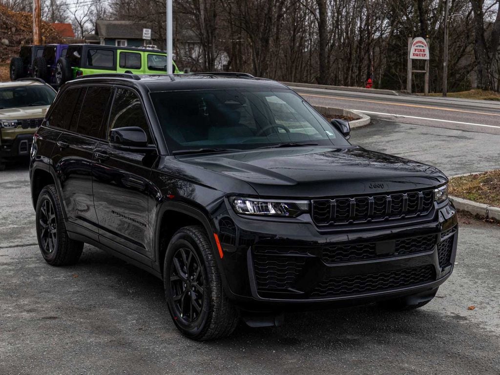 New 2026 Jeep Grand Cherokee LAREDO ALTITUDE 4X4 Sport Utility