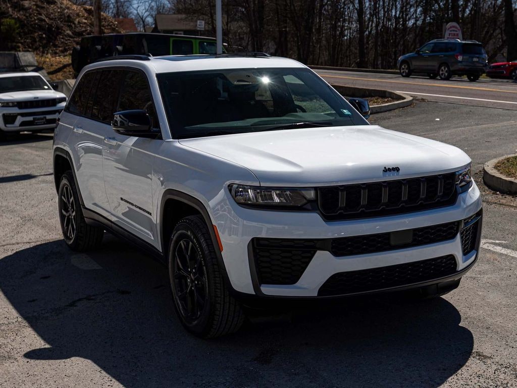 New 2026 Jeep Grand Cherokee LAREDO ALTITUDE 4X4 Sport Utility