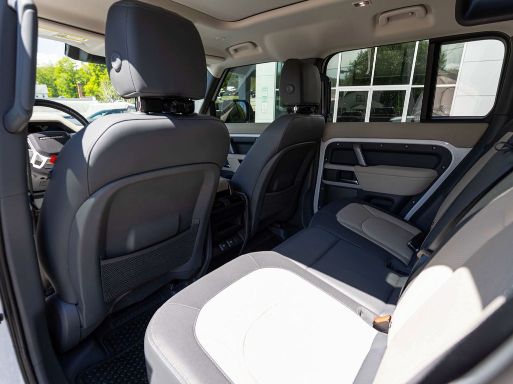 2023 Land Rover Defender X-Dynamic SE - Photo 27
