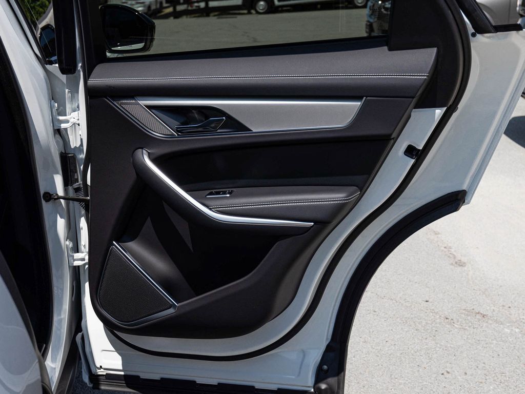 2026 Jaguar F-Pace R-Dynamic S - Photo 10