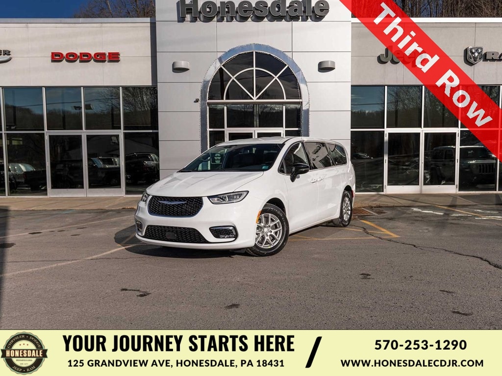 2026 Chrysler Pacifica Select's photo