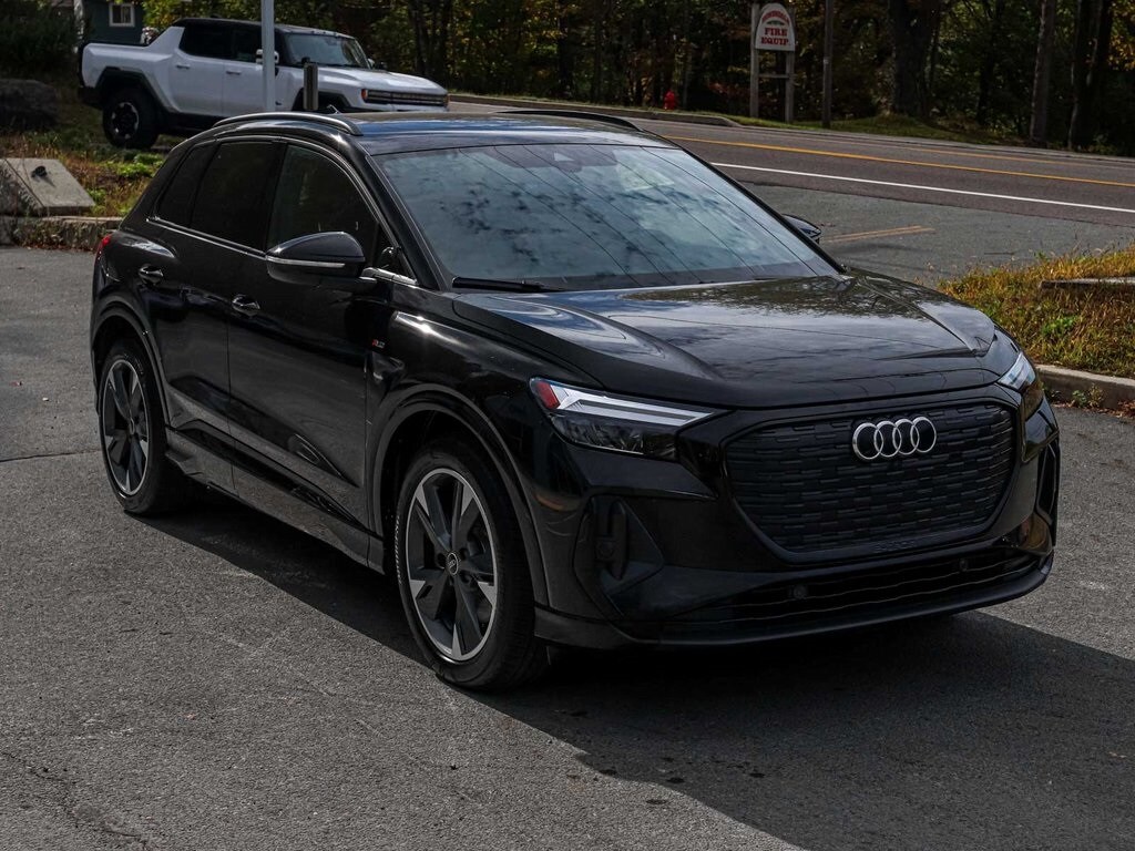2025 Audi Q4 55 E-tron Premium Plus photo 3