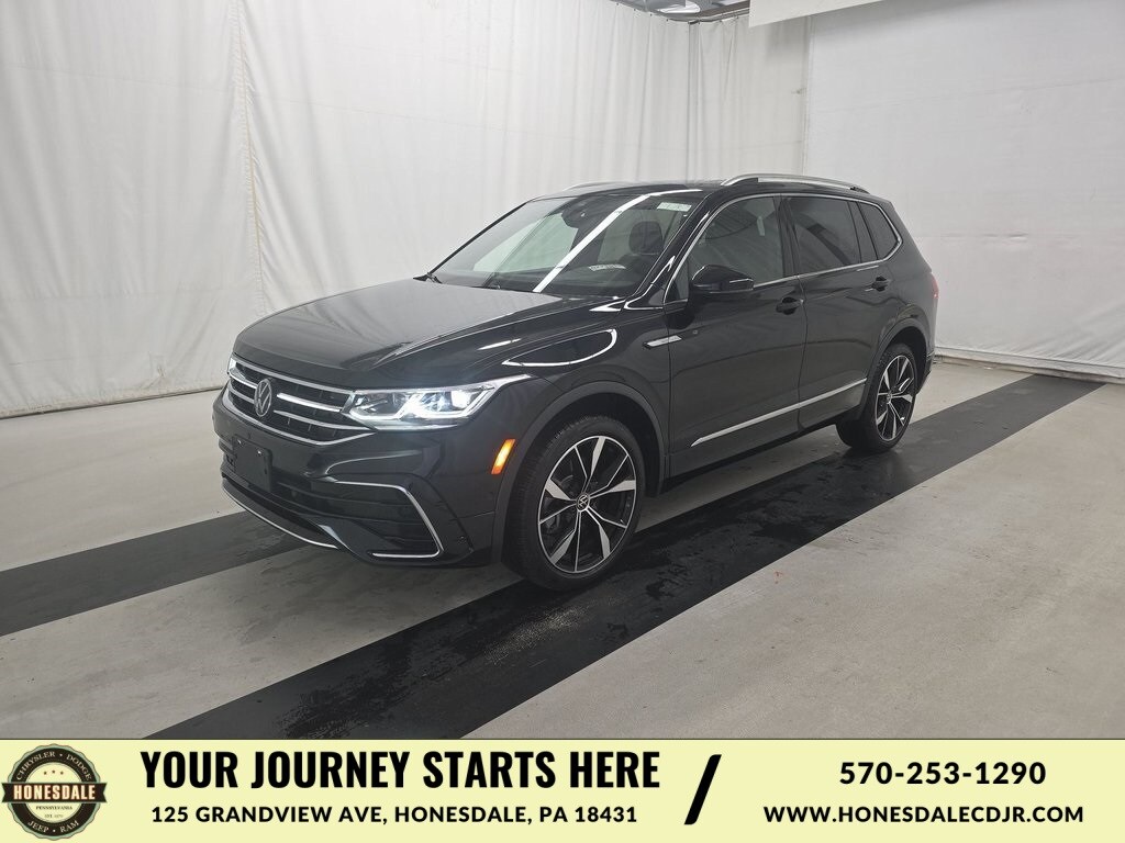 2024 Volkswagen Tiguan SEL R-LINE's photo