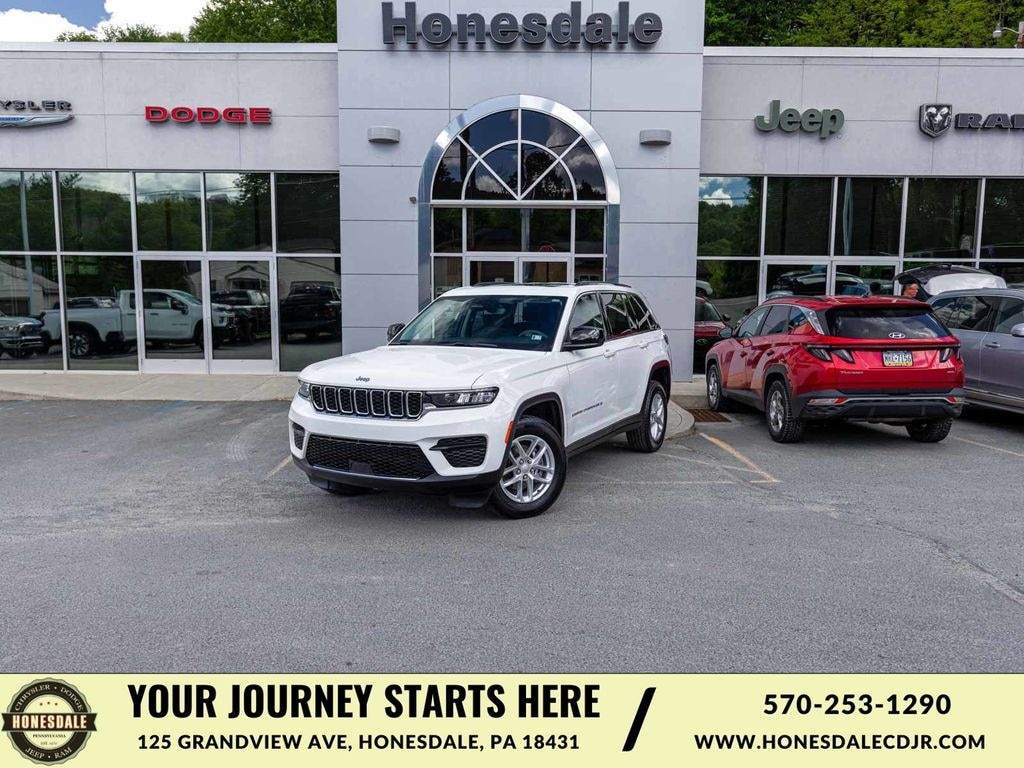 Used 2023 Jeep Grand Cherokee Laredo SUV