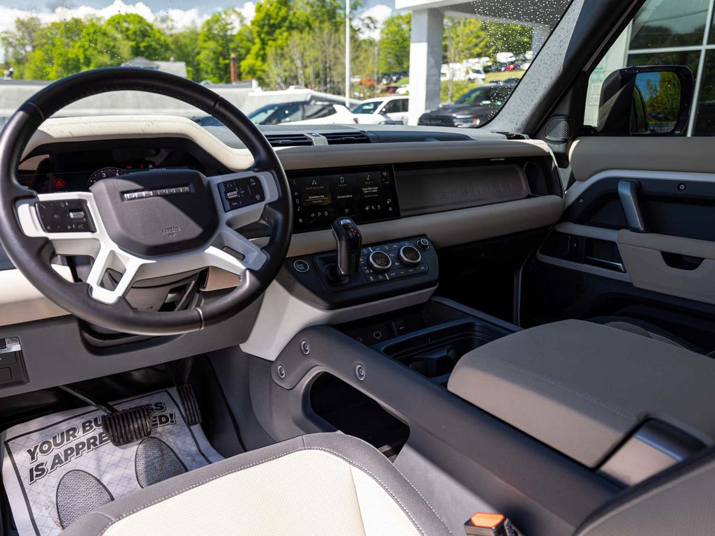 2023 Land Rover Defender X-Dynamic SE - Photo 17