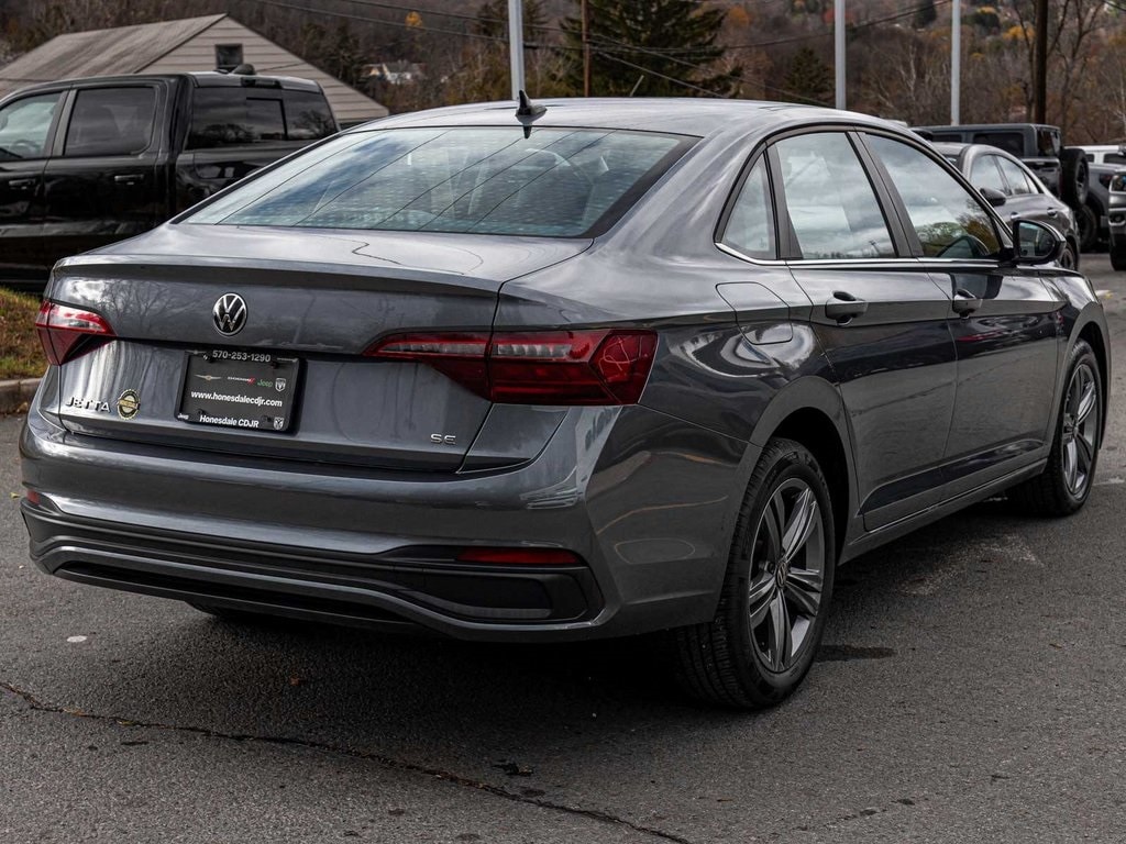 Used 2024 Volkswagen Jetta 1.5T SE Sedan