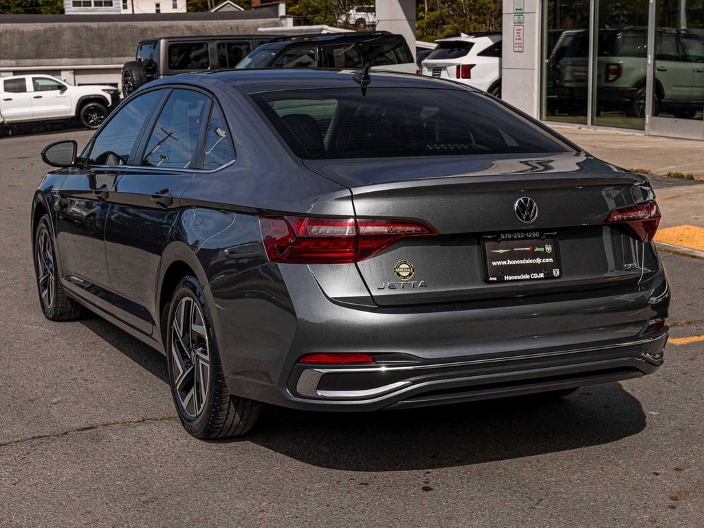 Used 2022 Volkswagen Jetta 1.5T SEL Sedan