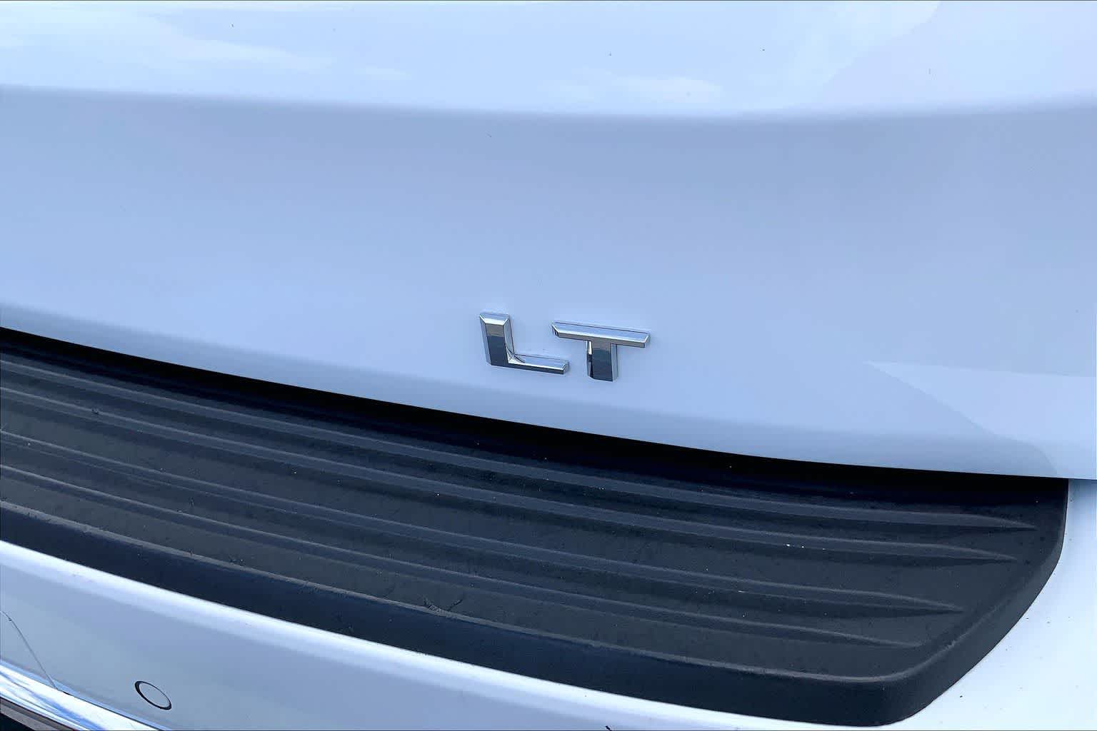 Thumbnail: 2022 Chevrolet Tahoe - 8
