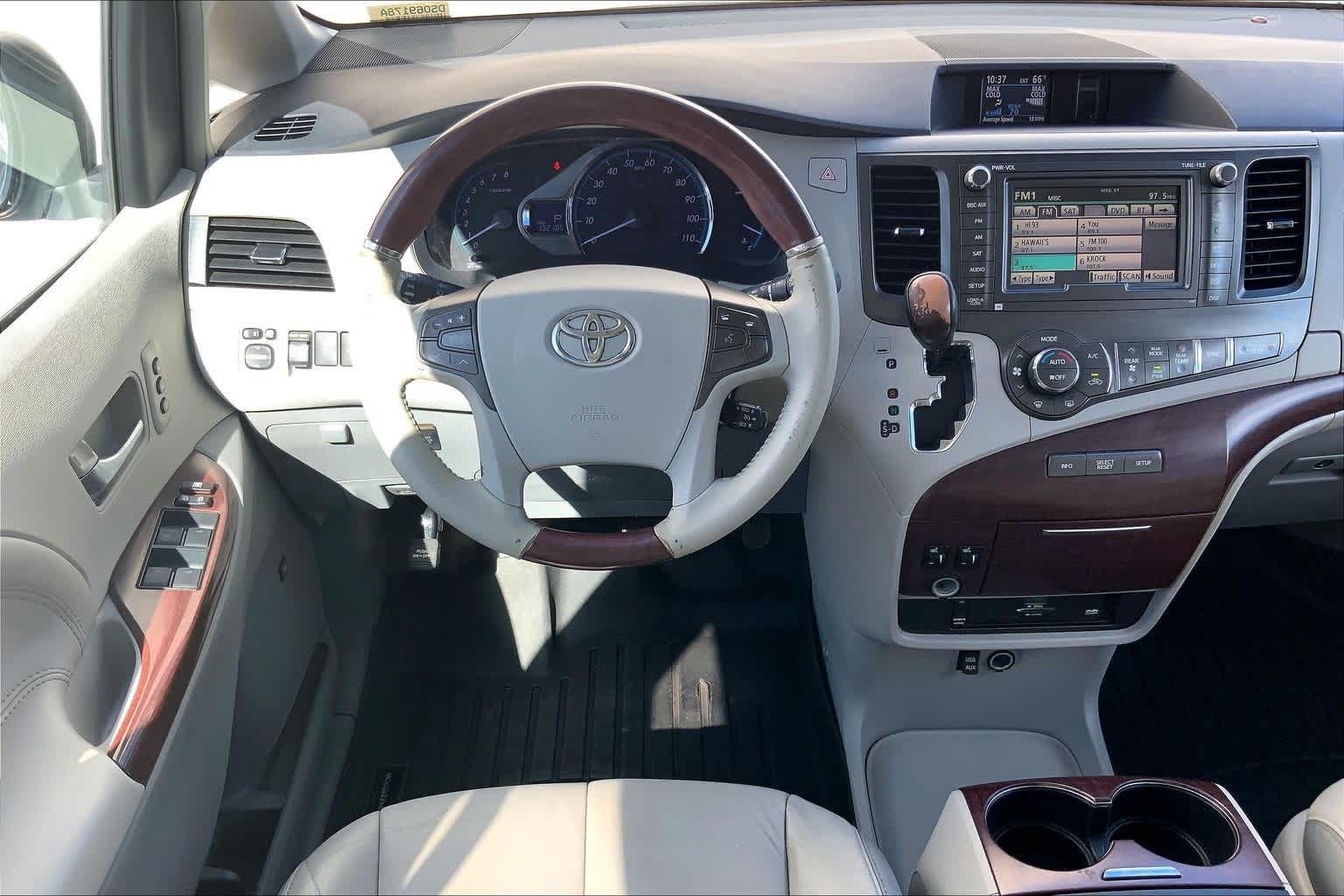 Thumbnail: 2013 Toyota Sienna - 15