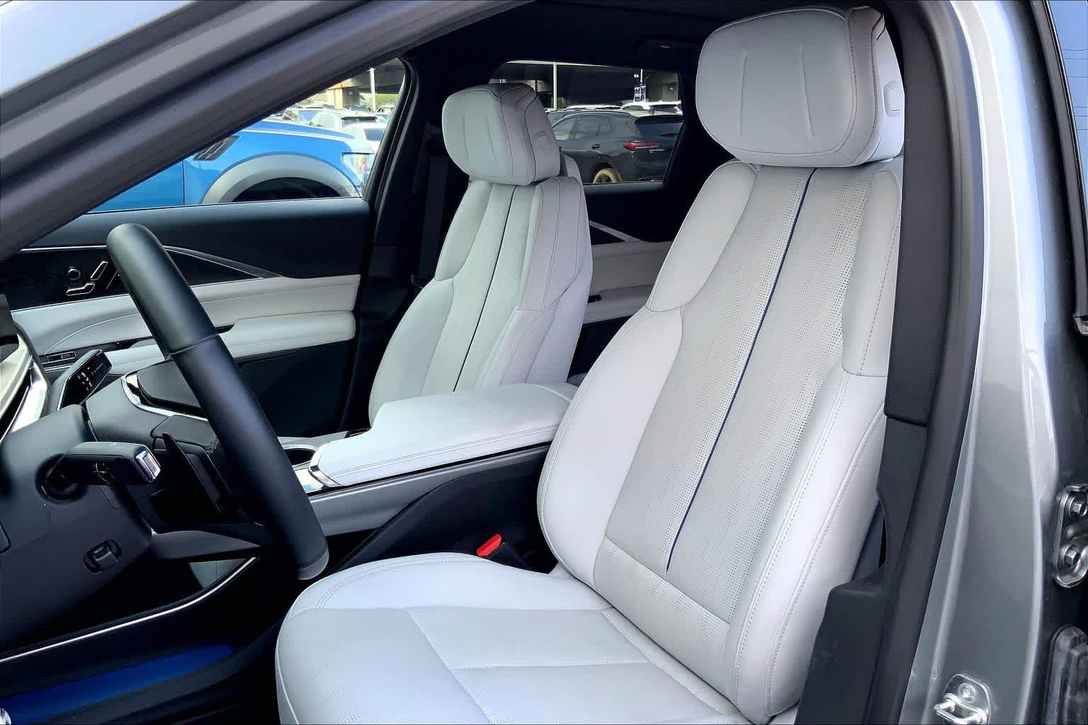 Thumbnail: 2024 Cadillac Lyriq - 12