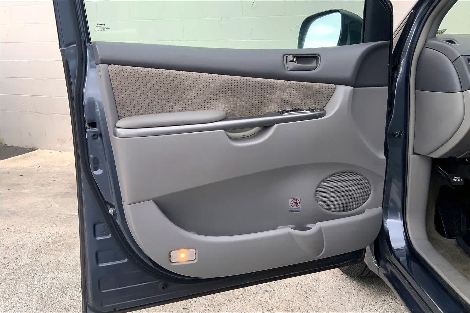 Thumbnail: 2010 Toyota Sienna - 24