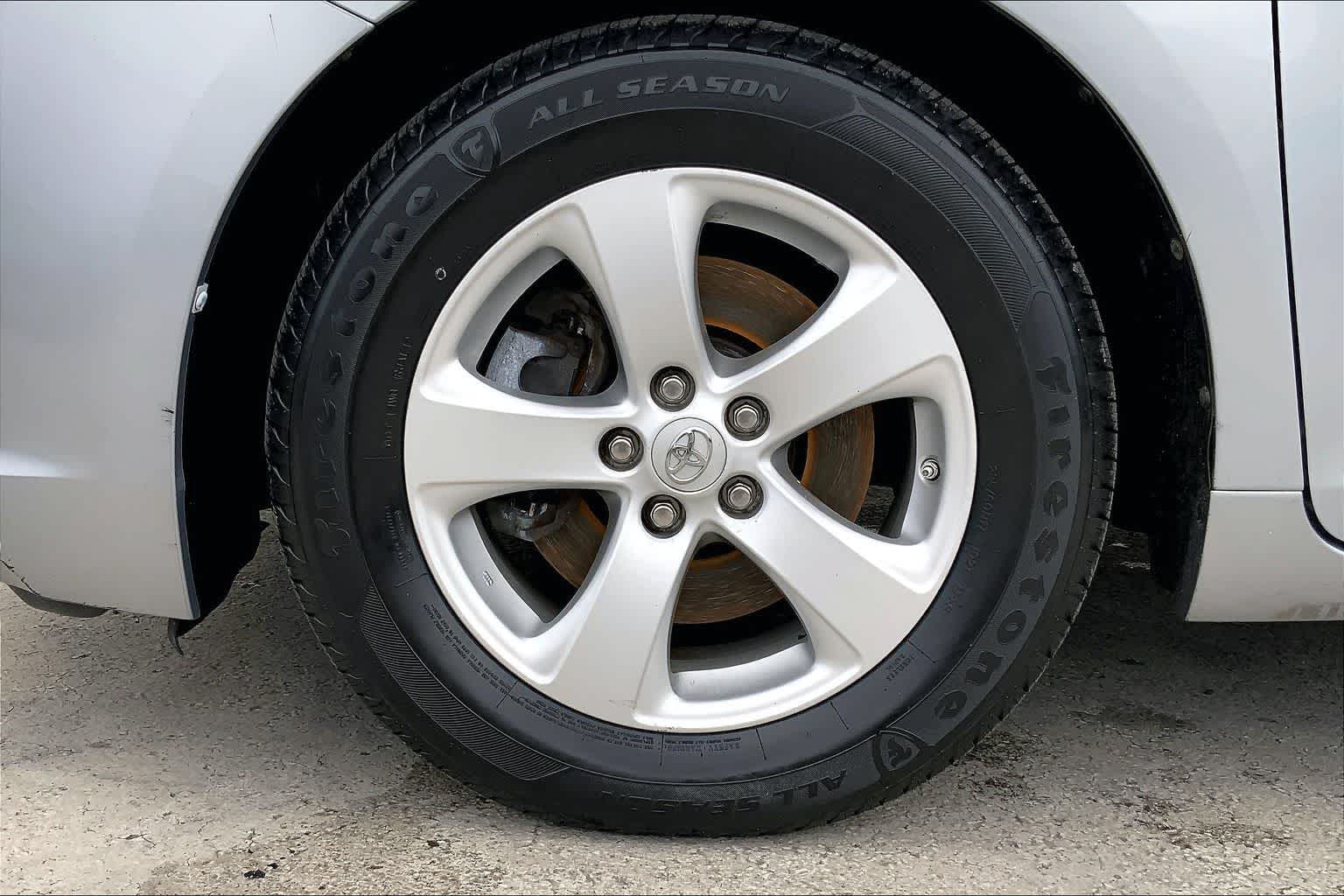 Thumbnail: 2016 Toyota Sienna - 9