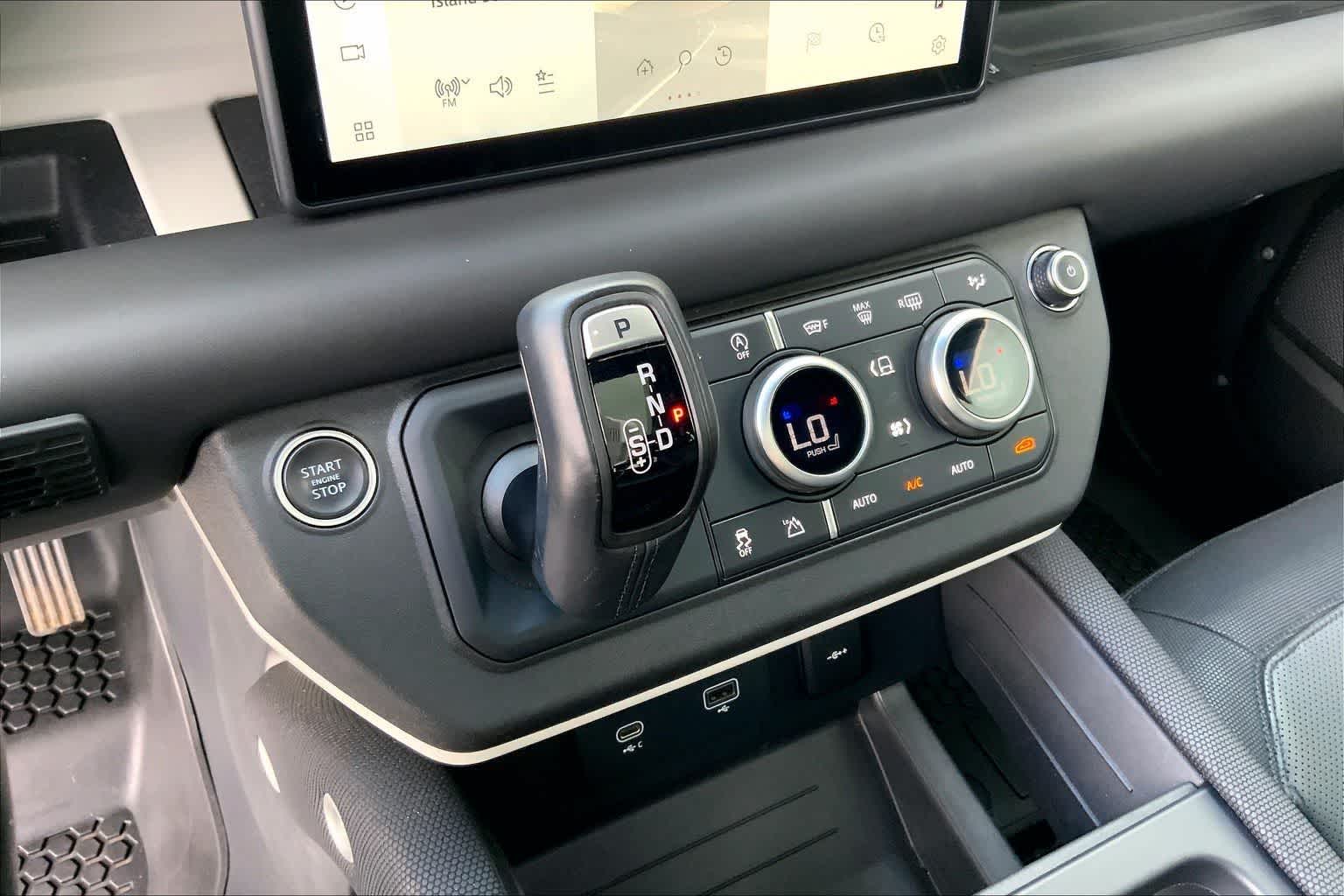 Thumbnail: 2022 Land Rover Defender - 34